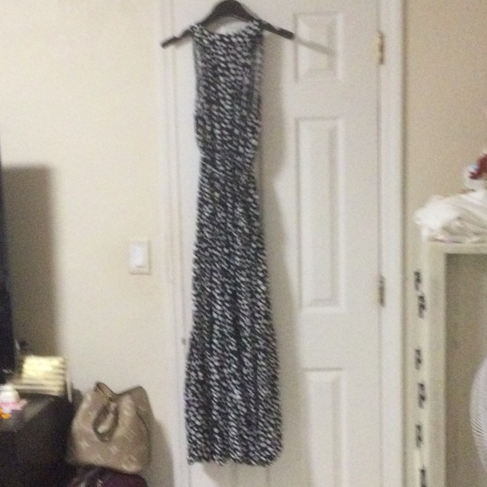 Sleeveless Black and White Printed Maxi Dress